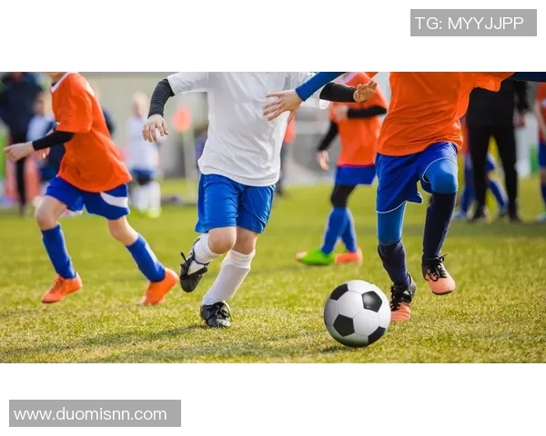 足球装备选购指南:如何选择合适的护膝提升运动安全性与舒适度 足球装备选购指南:如何选择合适的护膝提升运动安全性与舒适度