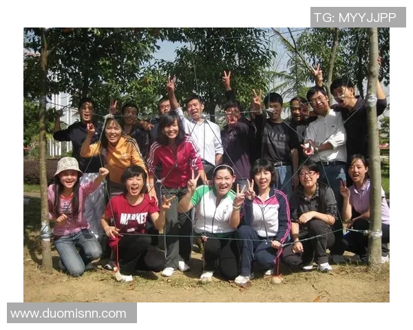 南京篮球队大满贯点评团队协作表现展现团结力量与默契配合的精彩瞬间